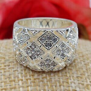 Cute Silver Tone Fashion Ring Wide Crystal Chips Open Works MINT Size 8